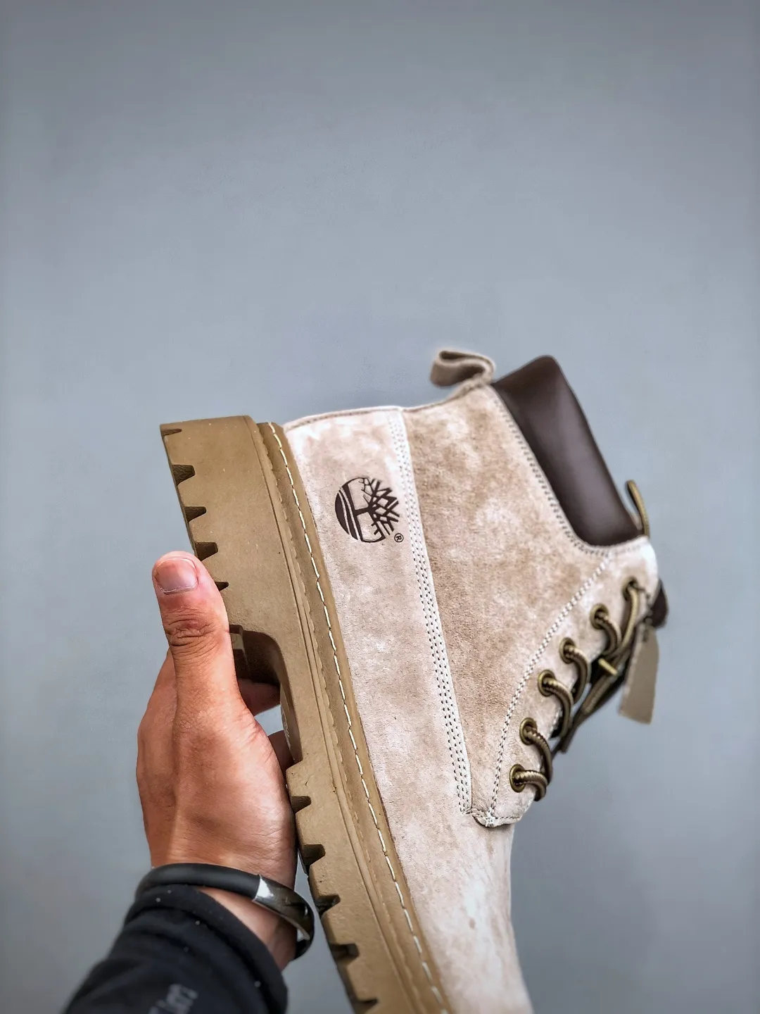 Local self-pickup💰560 Support store release New arrivals🚀Timberland Timberland outdoor mid-top casual rhubarb boots series Guangdong factory quality Original box original packaging The fabric is made of Italian 🇮🇹 top-grade frosted fine-grained cowhide with anti-odor and anti-corrosion genuine leather latex insoles to give you a perfect wearing experience High-quality and durable, a must-have for sportsmen Specially designed to treat those who are not handsome High-quality feet feel first-class Size: 38-44 (leather shoe size)